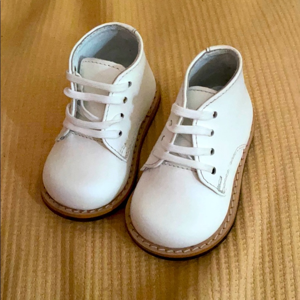 NWOT Baby Walker Classic Booties